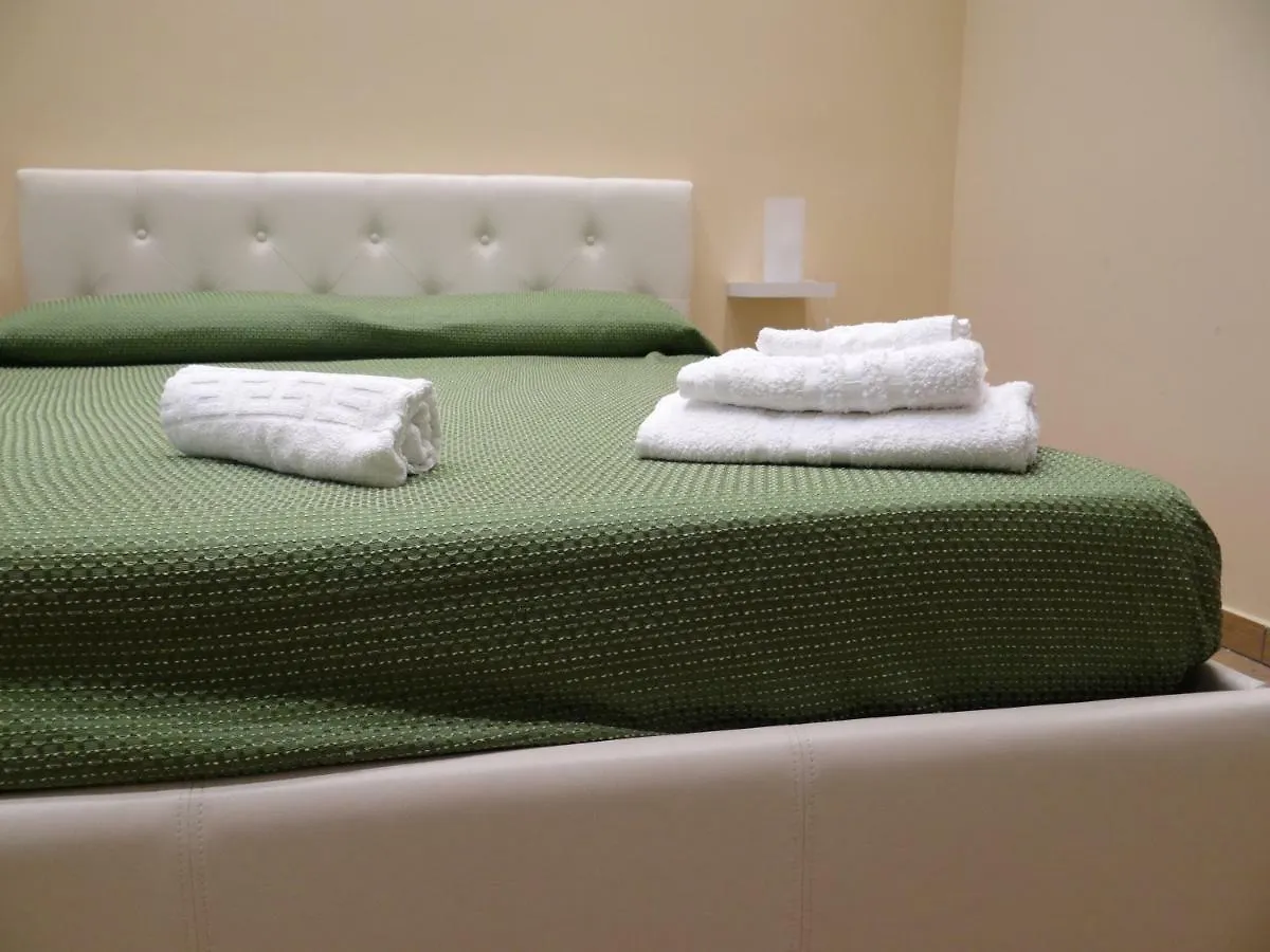 ** Bed & Breakfast Montecarlo Palace Bed and Breakfast Palermo Italien